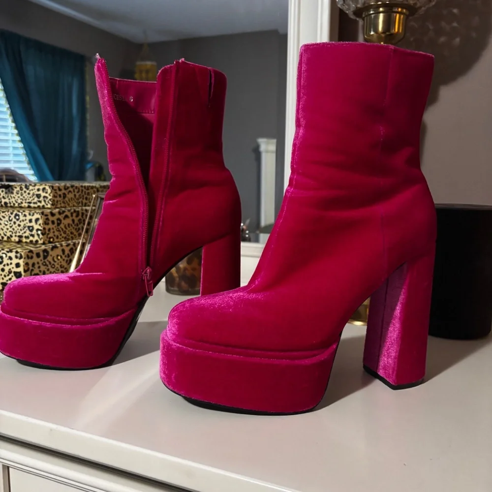Pink boots! - Picture 2 of 2
